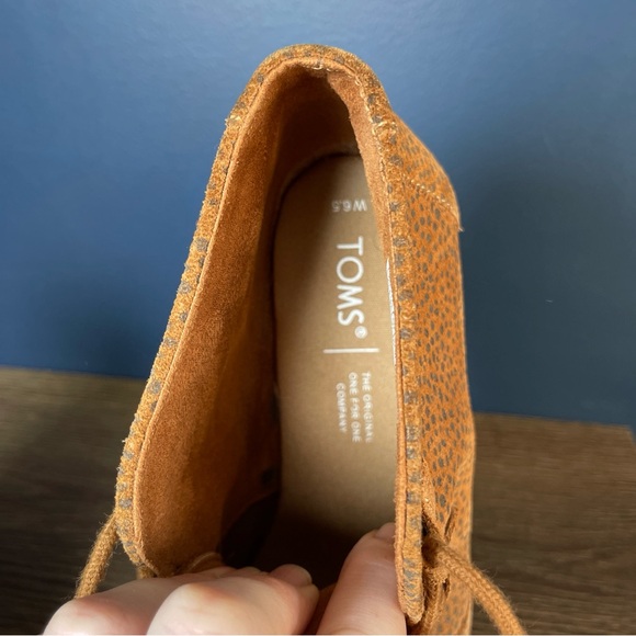 Womens TOMS Kala Tan Mini Cheetah Suede Booties Boot Wedge Size 6.5 Lace Up - Picture 6 of 14